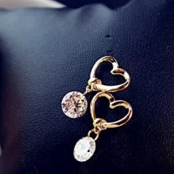 NWT Gold Heart with Dangling Crystal Earrings - Picture 4 of 4